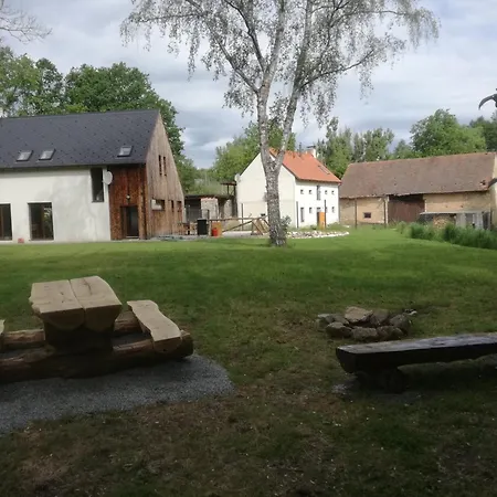 In Le Any With Sauna And Jacuzzi Lesany (Benesov)