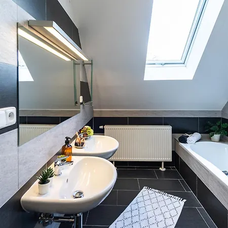 In Le Any With Sauna And Jacuzzi Βίλα Lesany (Benesov)